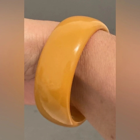 Bakelite Vintage 1940s Butterscotch 1” Wide Bangle Bracelet​ SIMICHROME TESTED - Picture 5 of 5